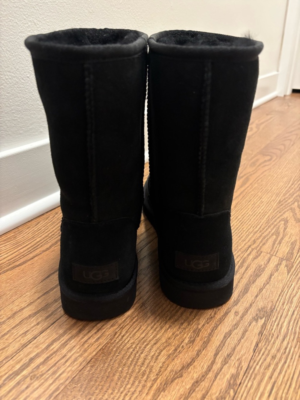 UGG Classic Short Winter Boots in Black - Picture 7 of 8